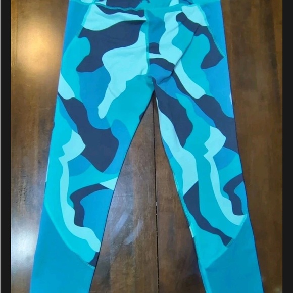 Under Armour 1362385 Women's Sz M Blue Urban Pattern HeatGear Leggings - Picture 2 of 4